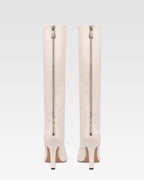 Stiefel aus vanillefarbenem Kalbsleder.