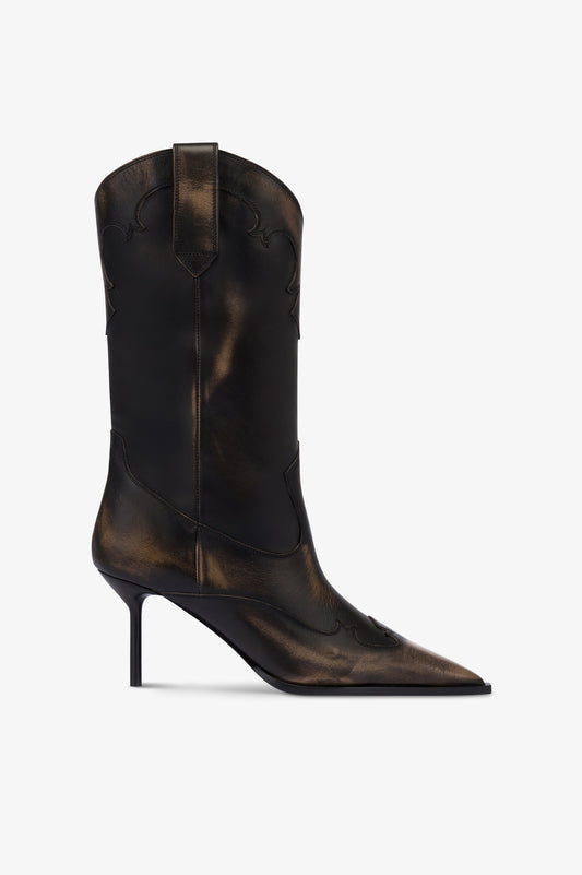 Botas de piel cepillada de color negro.