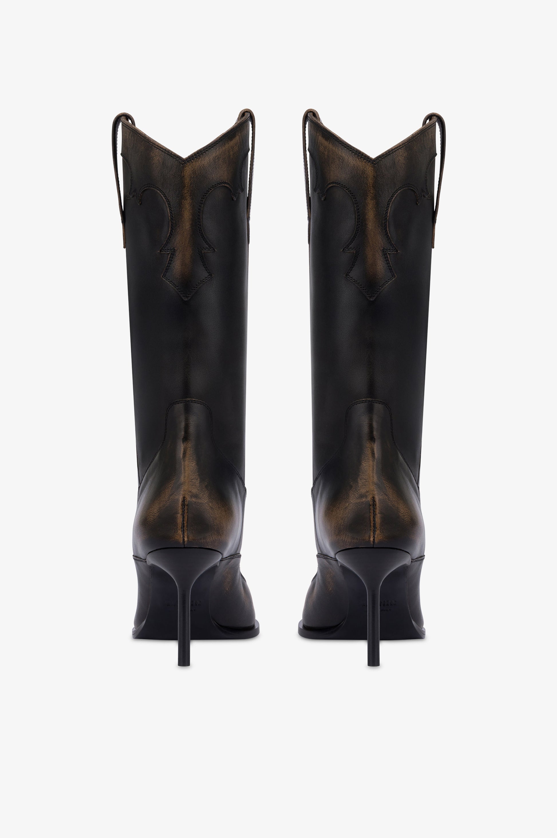 Botas de piel cepillada de color negro.