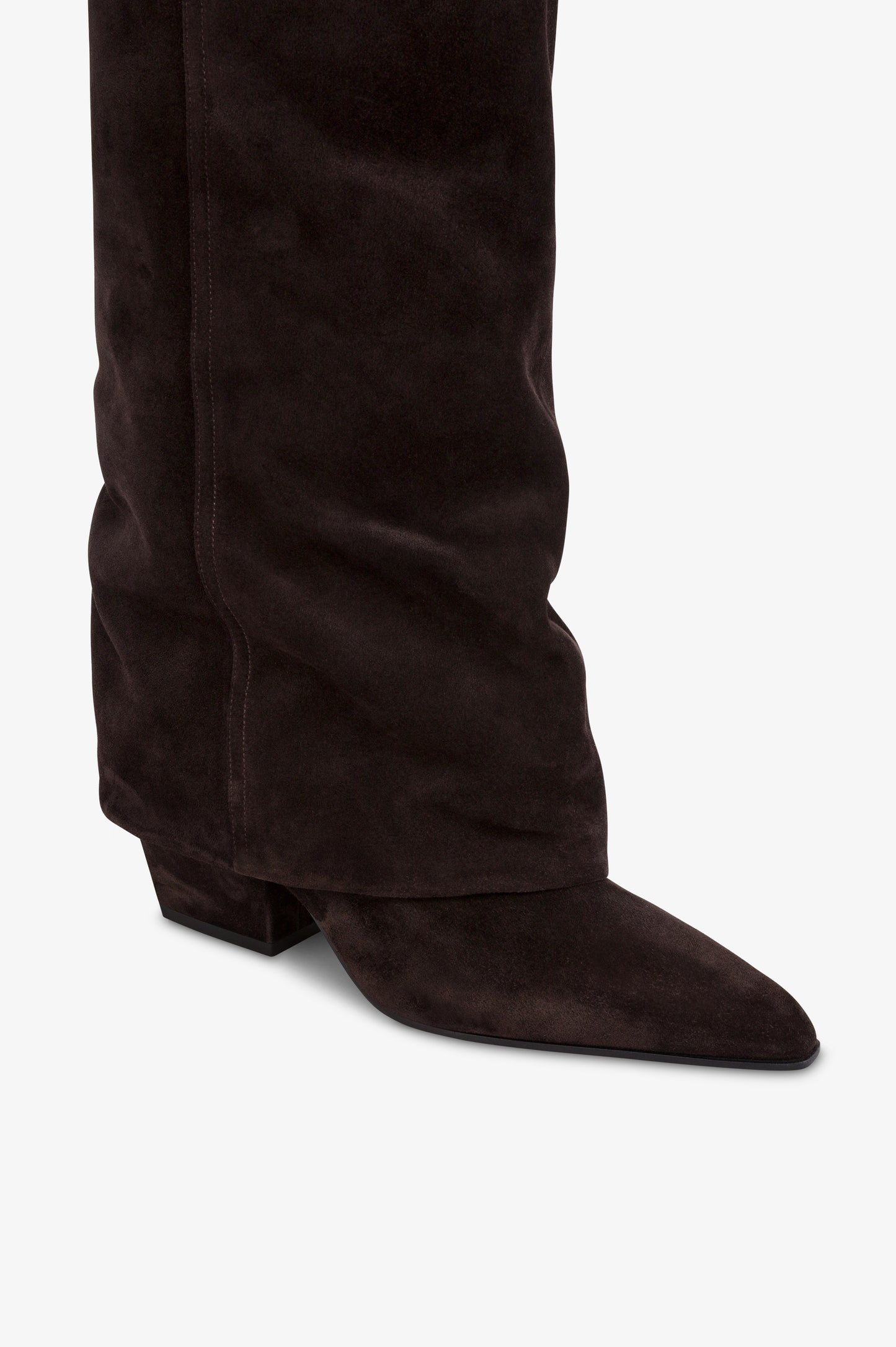 Botas <<fold-over>> de piel de ante de becerro de color ebano.