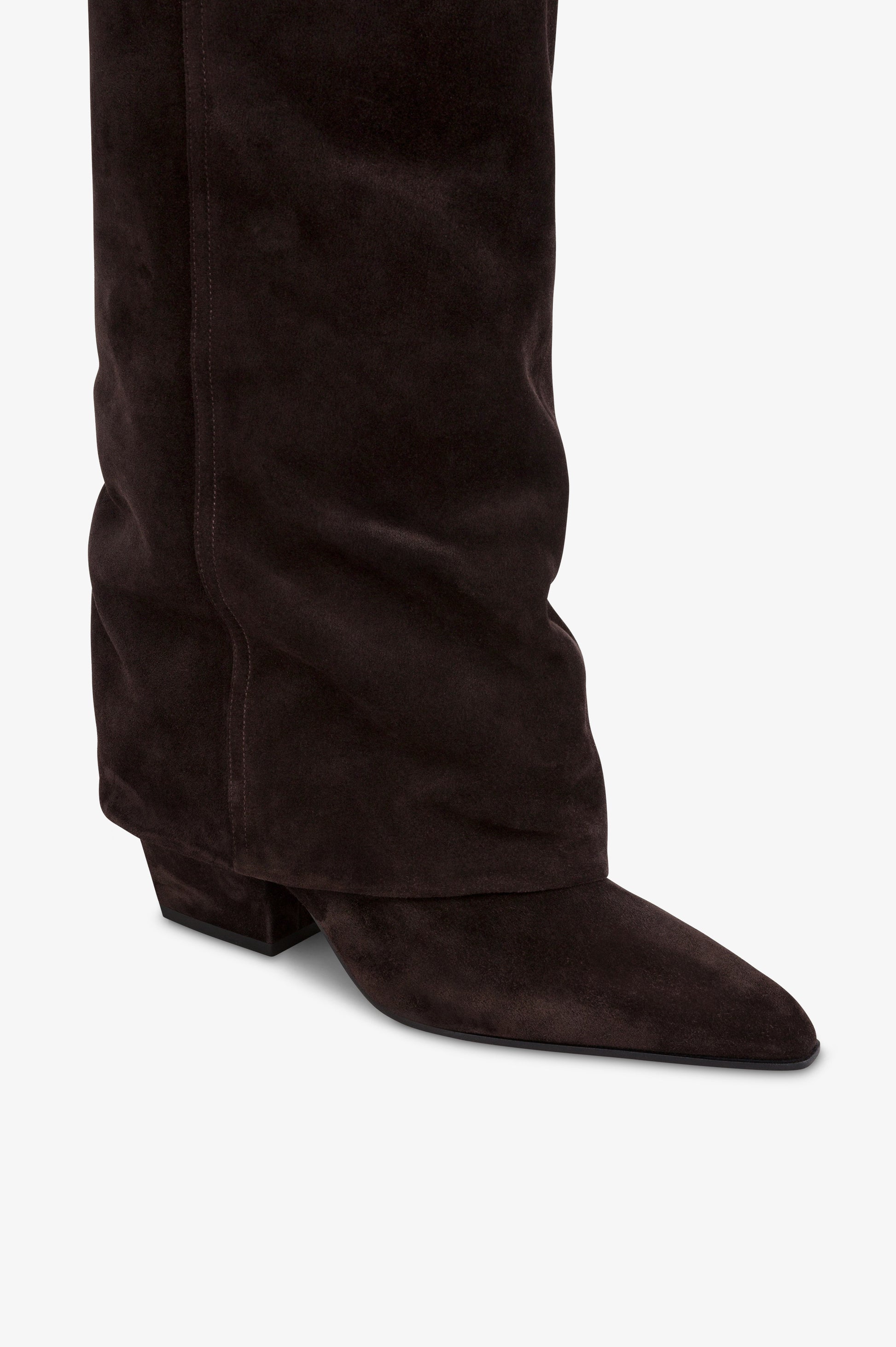 Botas <<fold-over>> de piel de ante de becerro de color ebano.