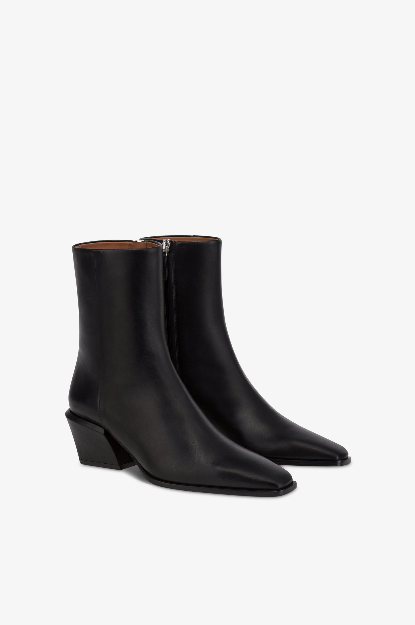 Ankle boots in black calf leather.