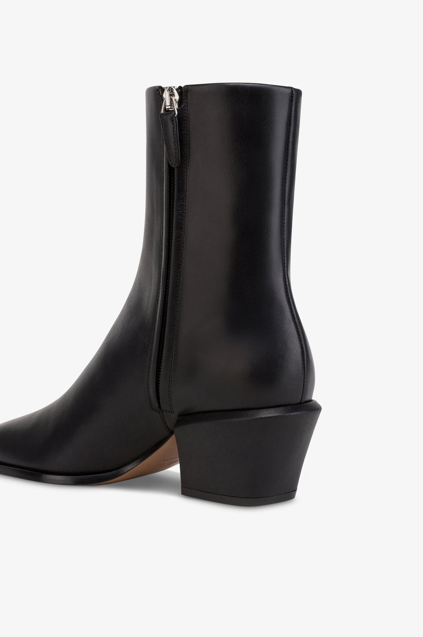 Ankle boots in black calf leather.