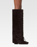 Botas <<fold-over>> de ante de becerro de color ebano.