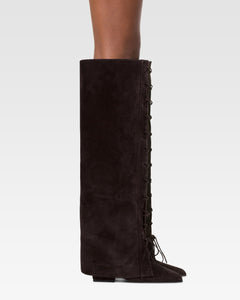 Botas <<fold-over>> de ante de becerro de color ebano.