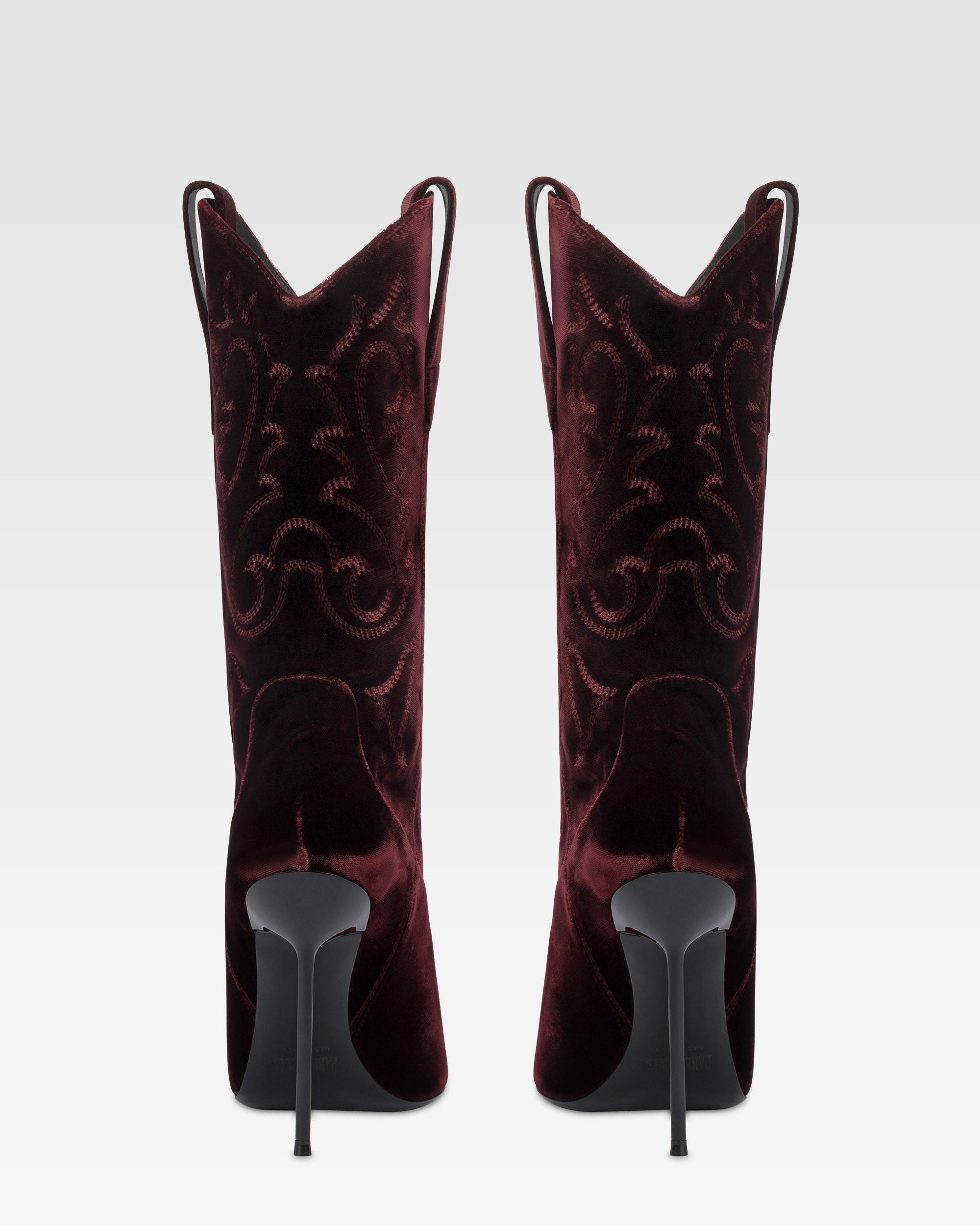 Botas de terciopelo de color <<pinot noir>>.