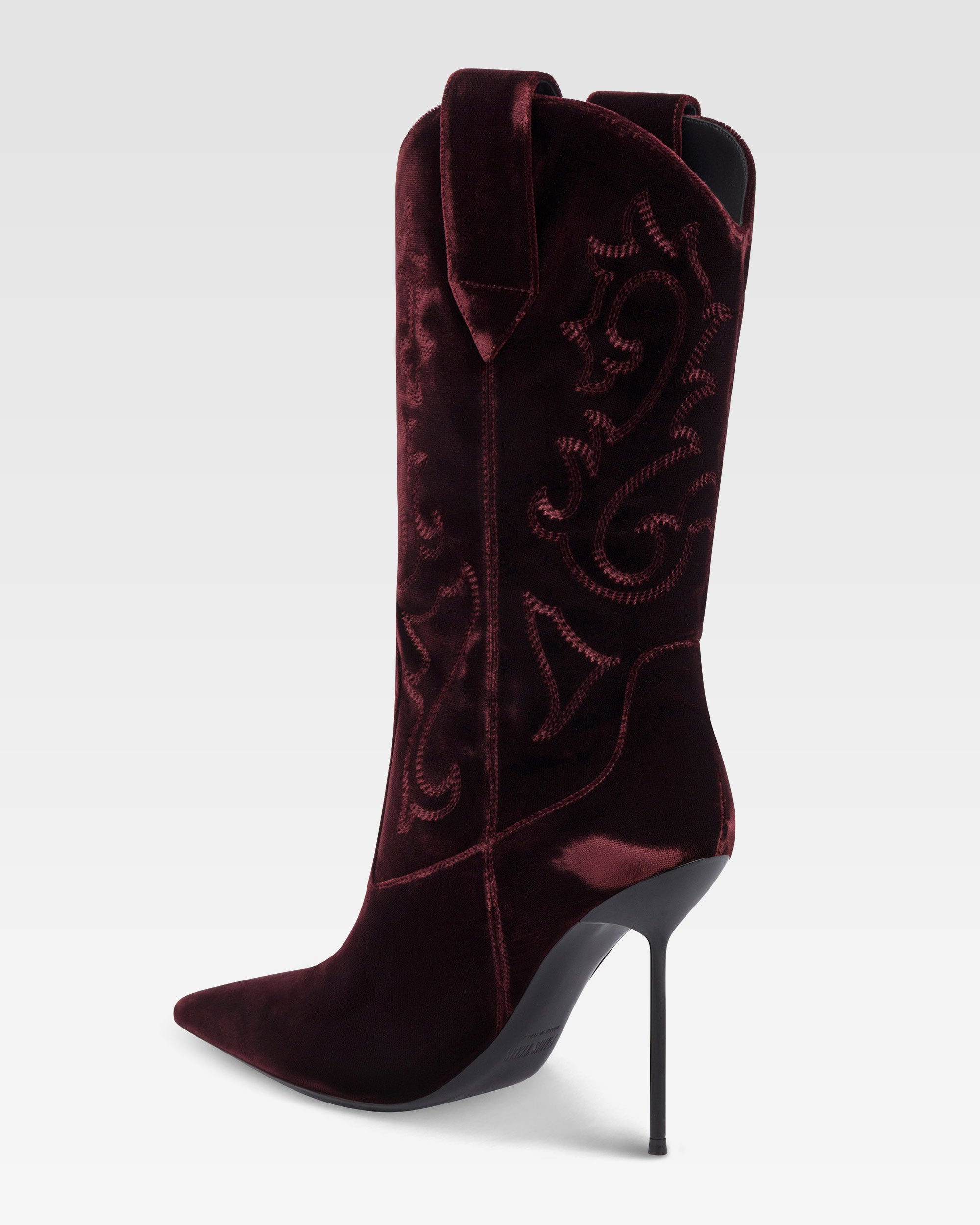 Botas de terciopelo de color <<pinot noir>>.