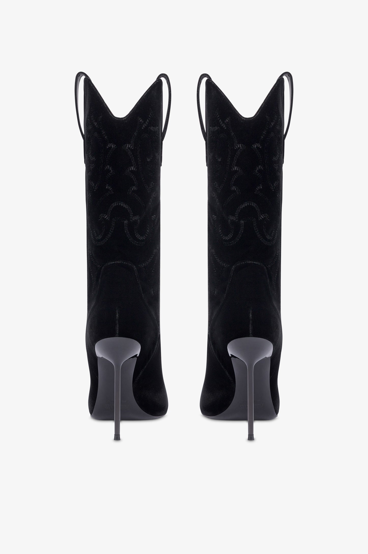 Botas de terciopelo de color negro.