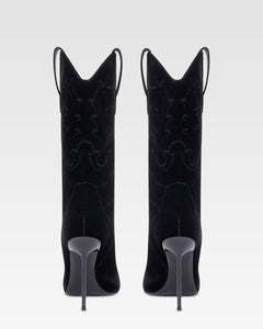 Stiefel aus schwarzem Samt.