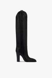 Boots in black calf leather.