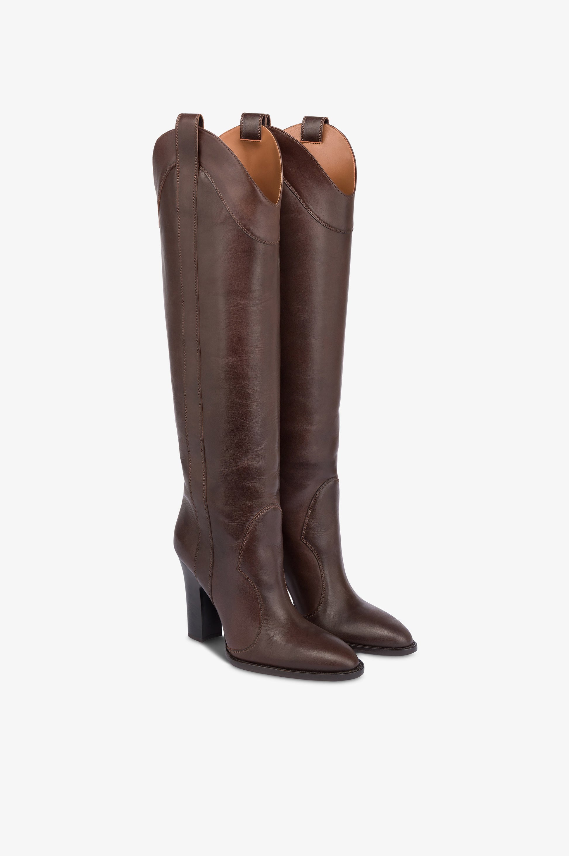 Boots in ebony calf leather.