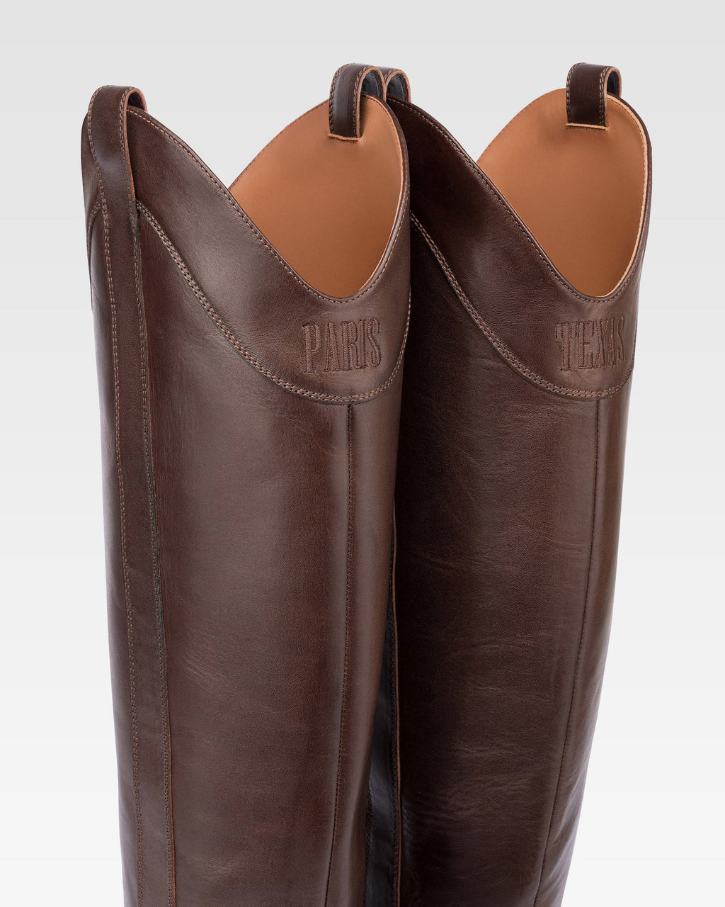 Boots in ebony calf leather.