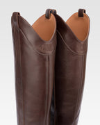 Boots in ebony calf leather.