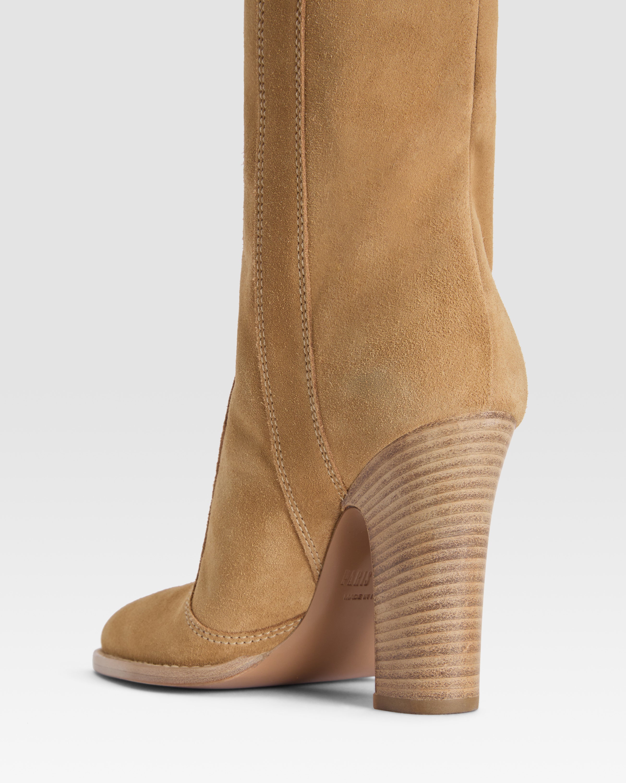 Boots in whisky calf suede leather