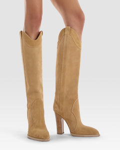 Boots in whisky calf suede leather
