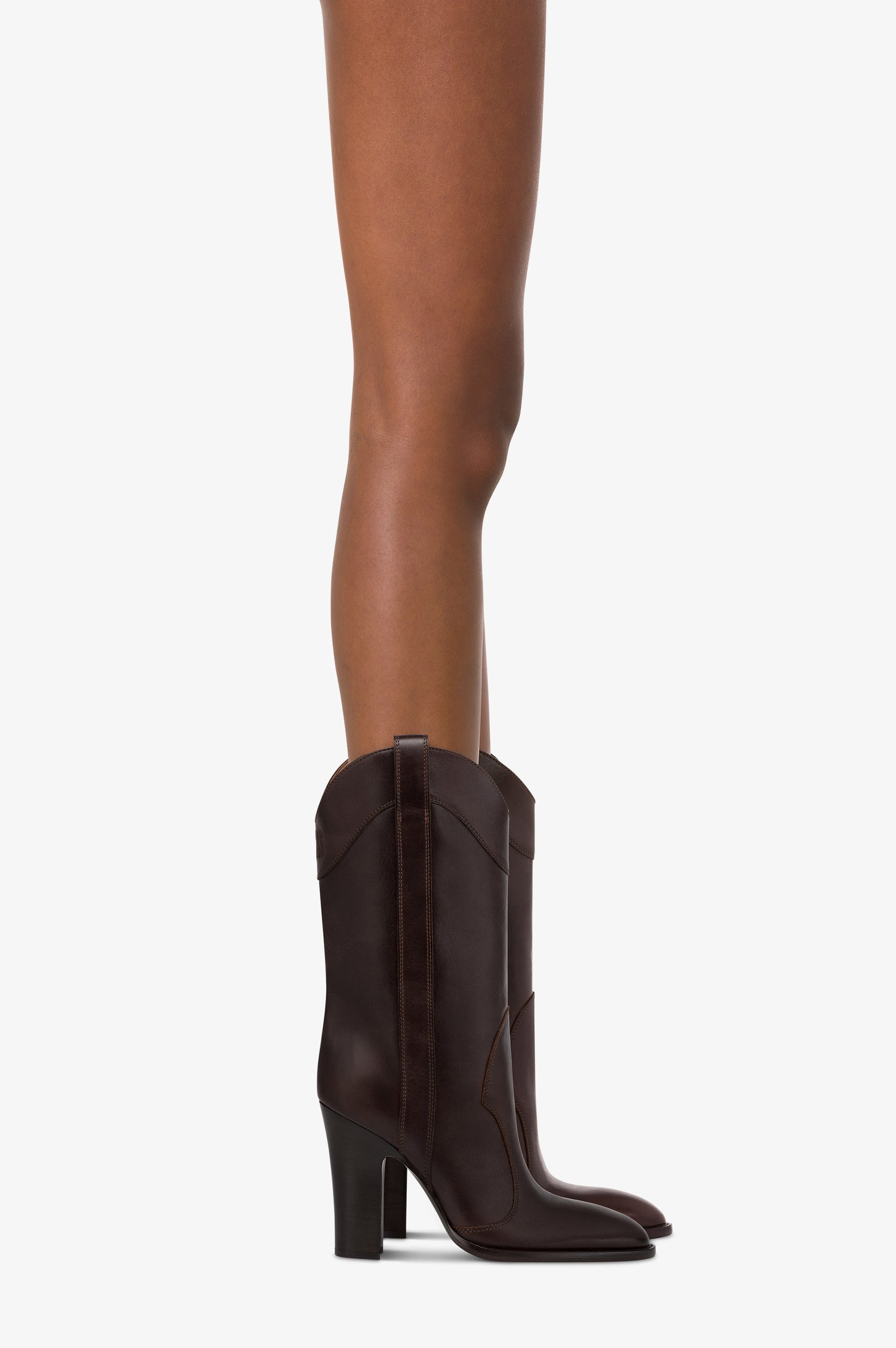 Boots in ebony calf leather.