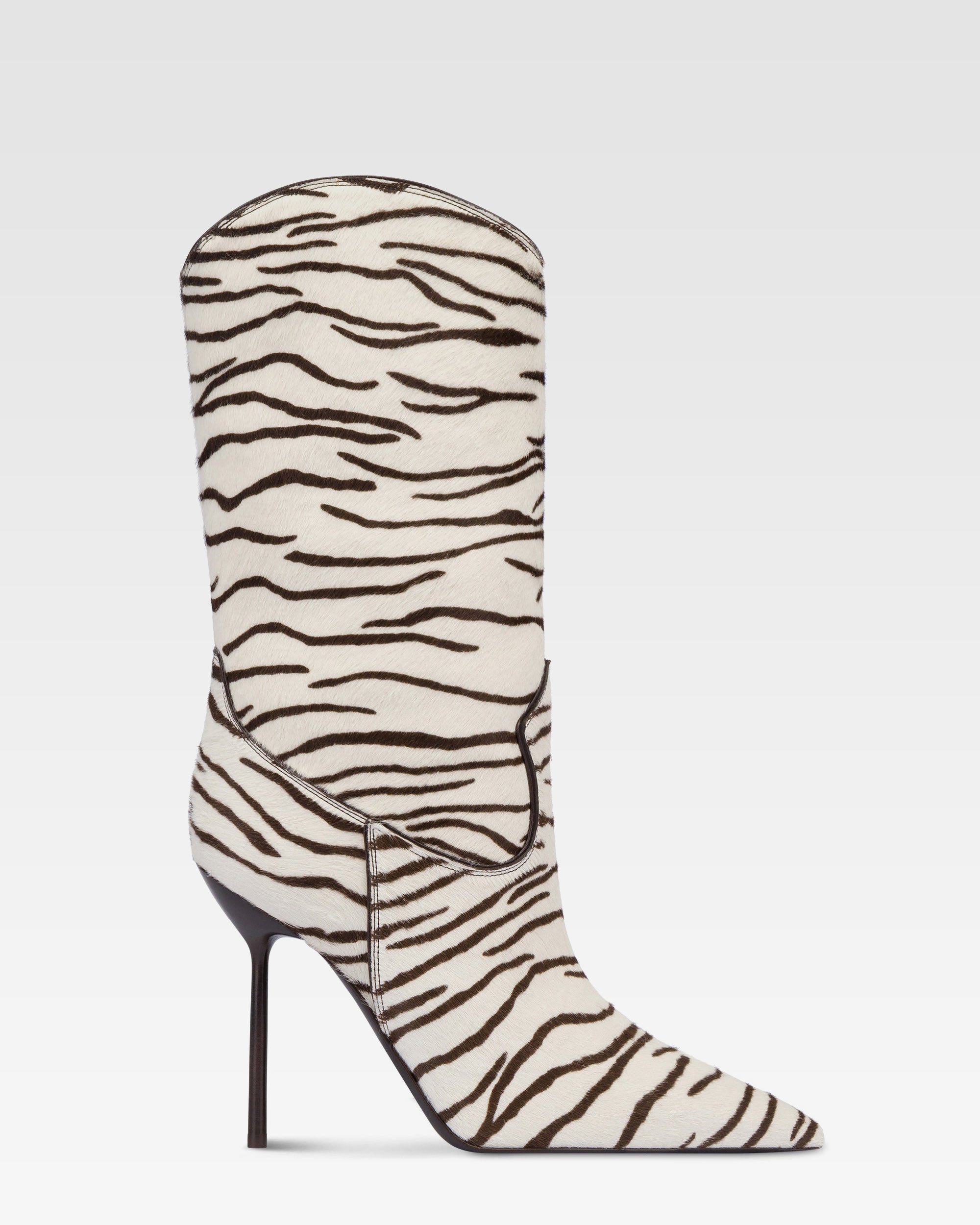 Botas con estampado de piel de vaca en blanco y ebano.