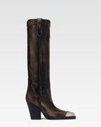 Botas de estilo tejano de piel cepillada de color negro.