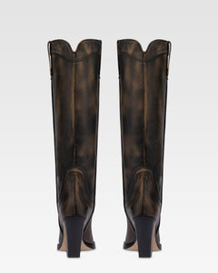 Botas de estilo tejano de piel cepillada de color negro.