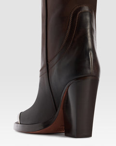 BOTA ESTILO WESTERN DE PIEL CON PUNTERA METALICA