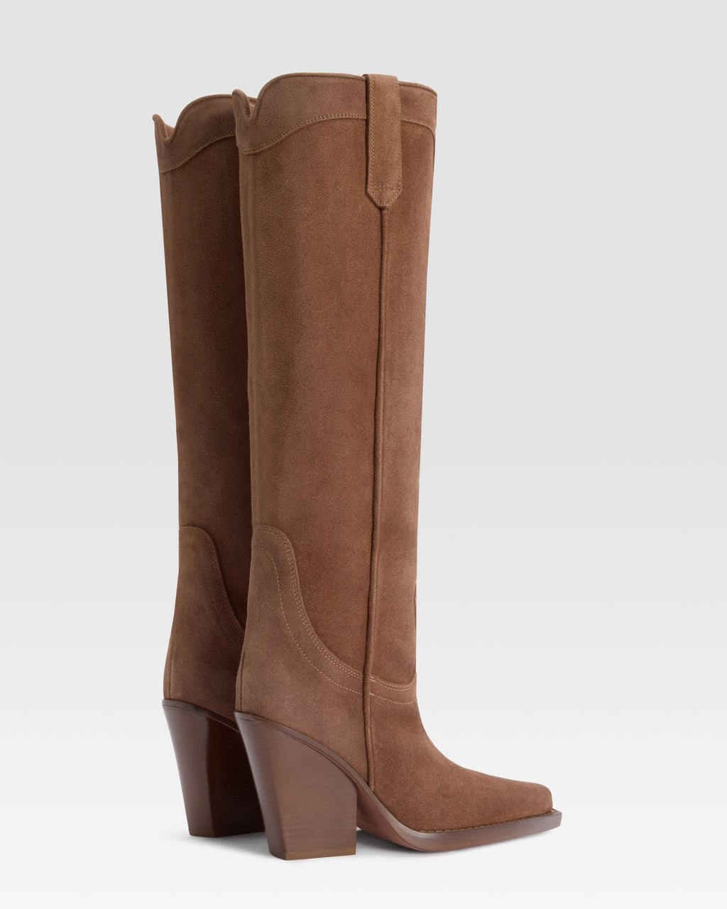 Boots in brown velour