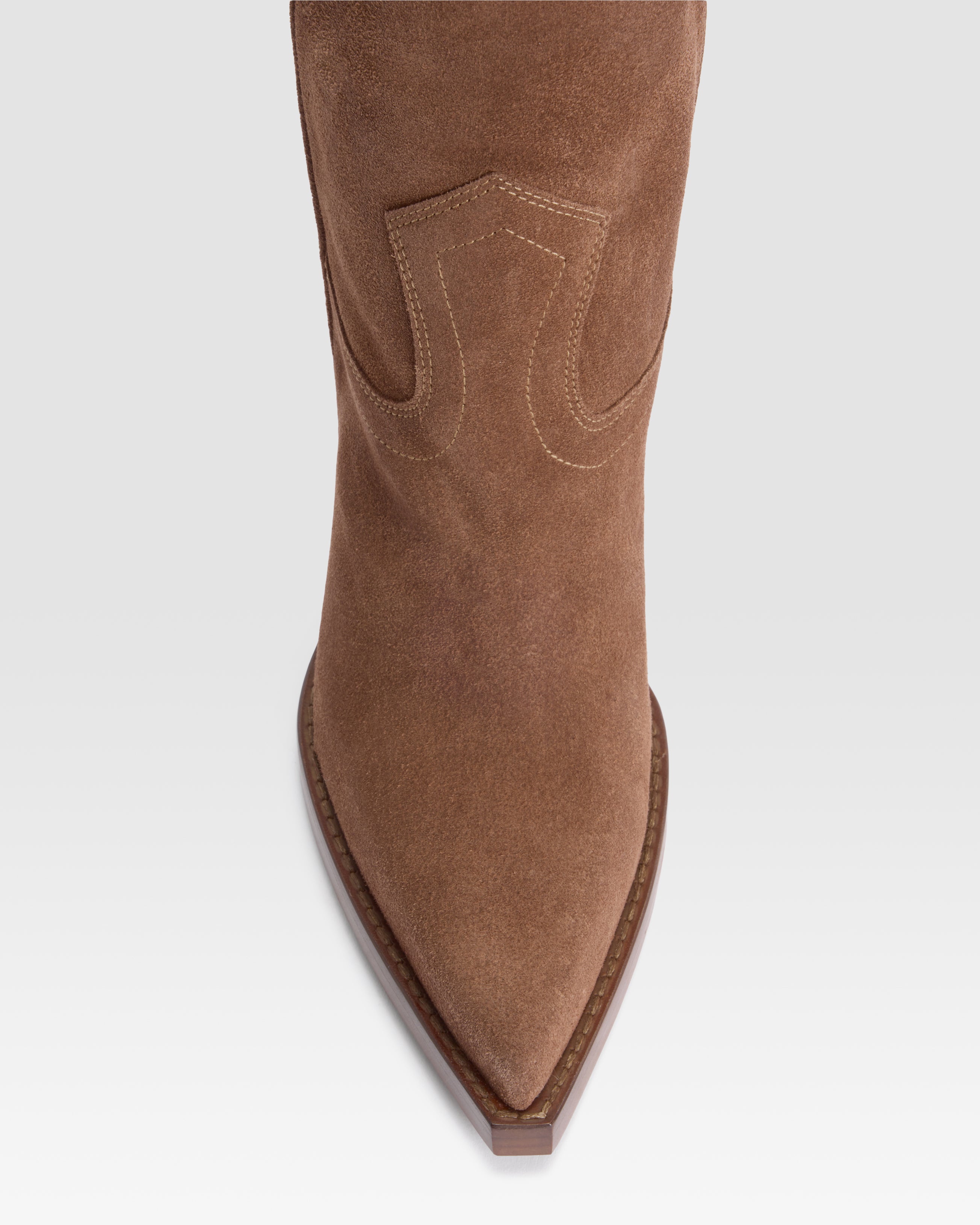 Boots in brown velour