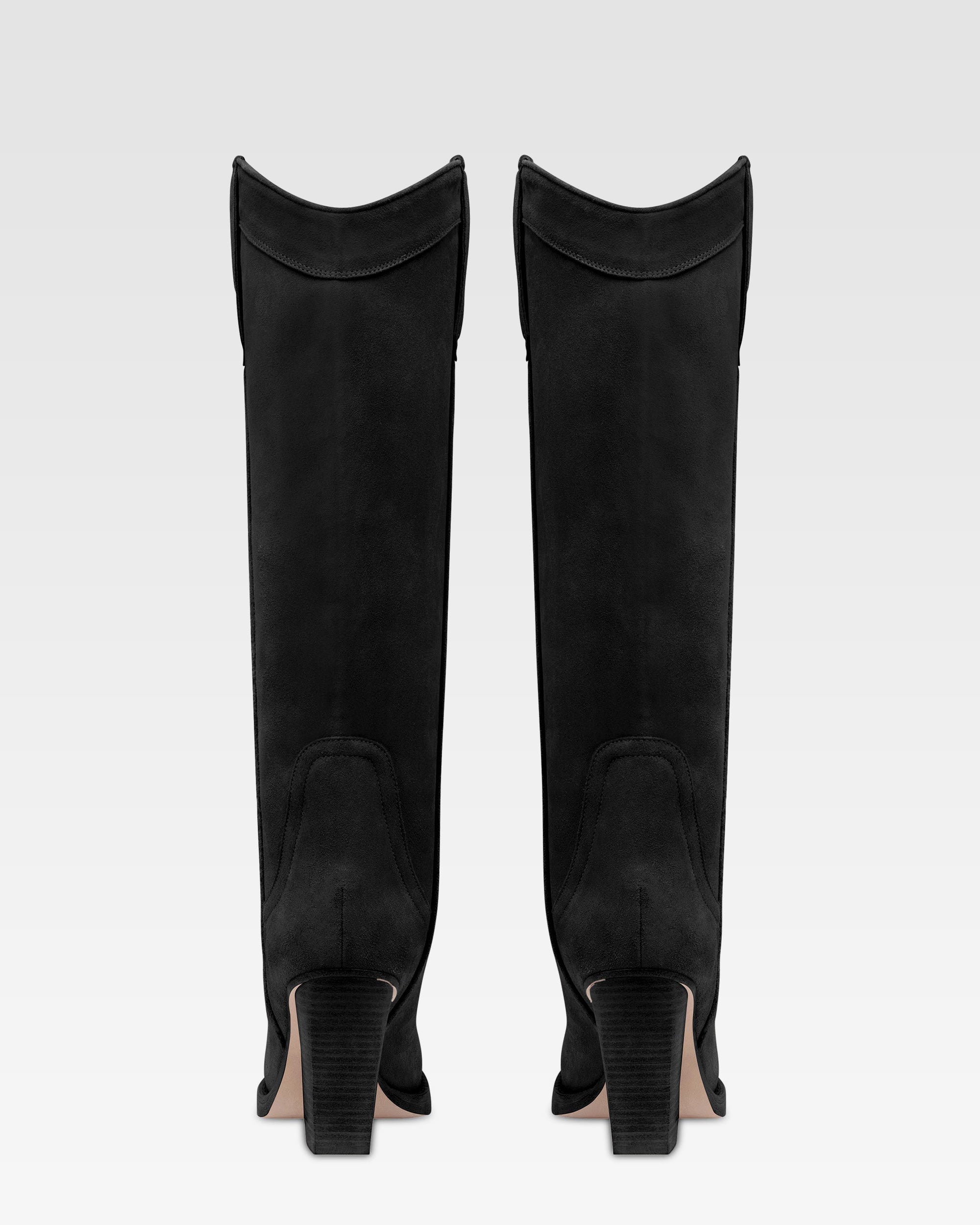 Boots in black velour