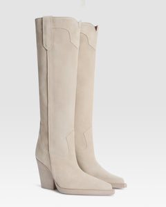 Boots in white velour