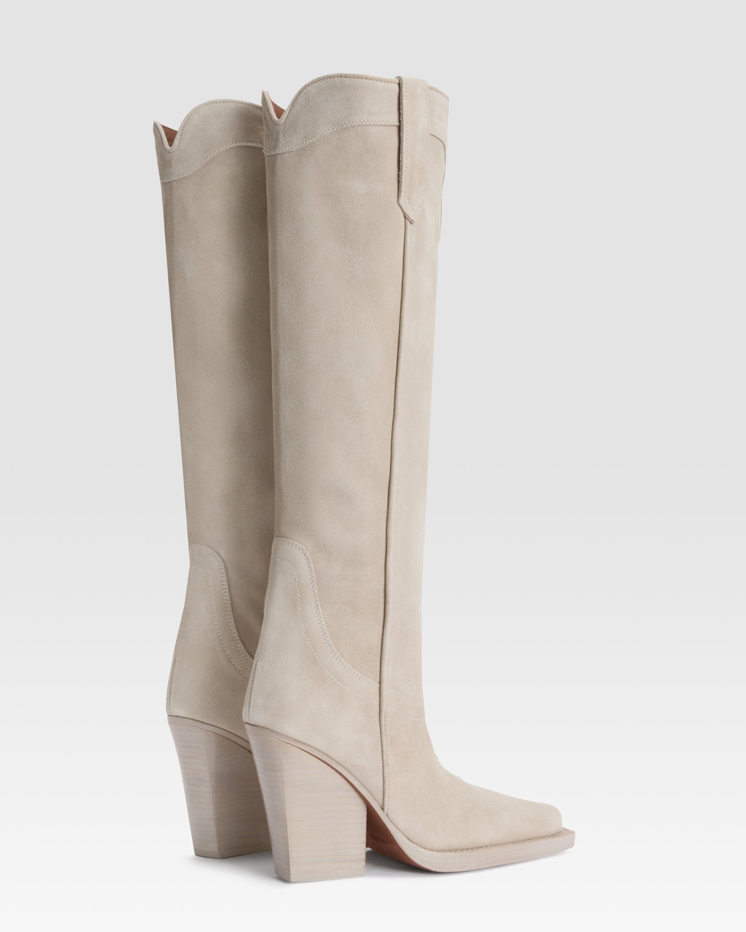 Boots in white velour
