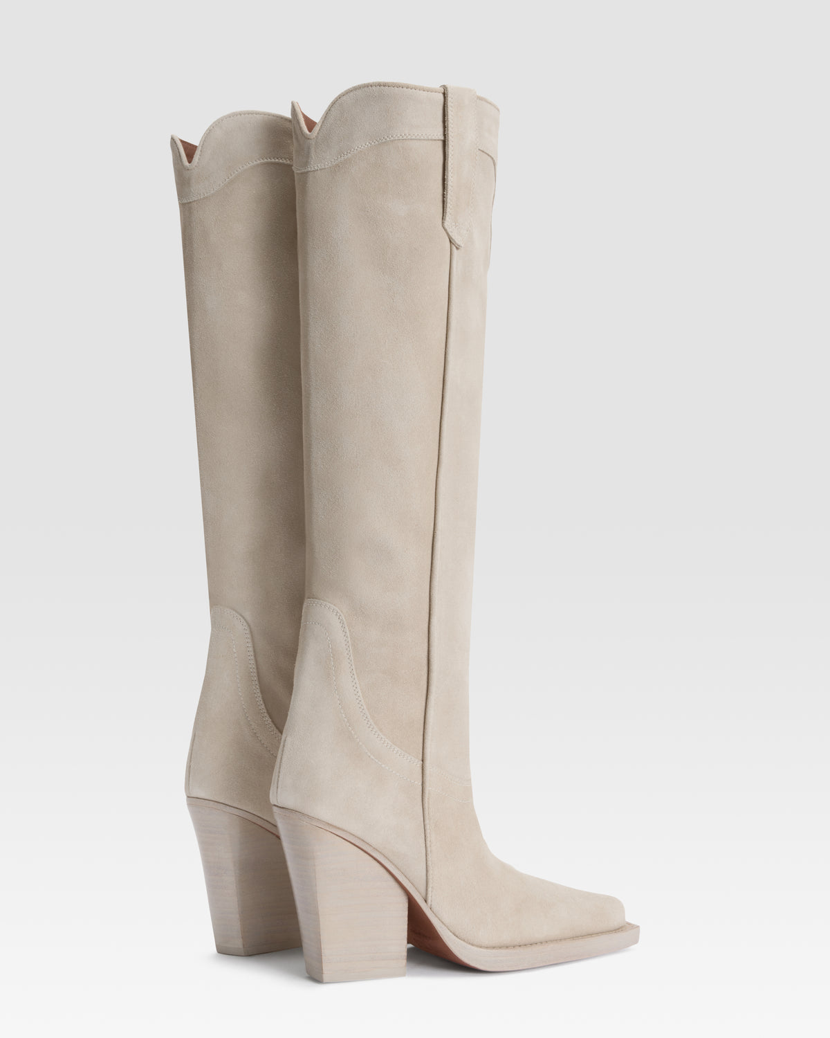 Boots in white velour