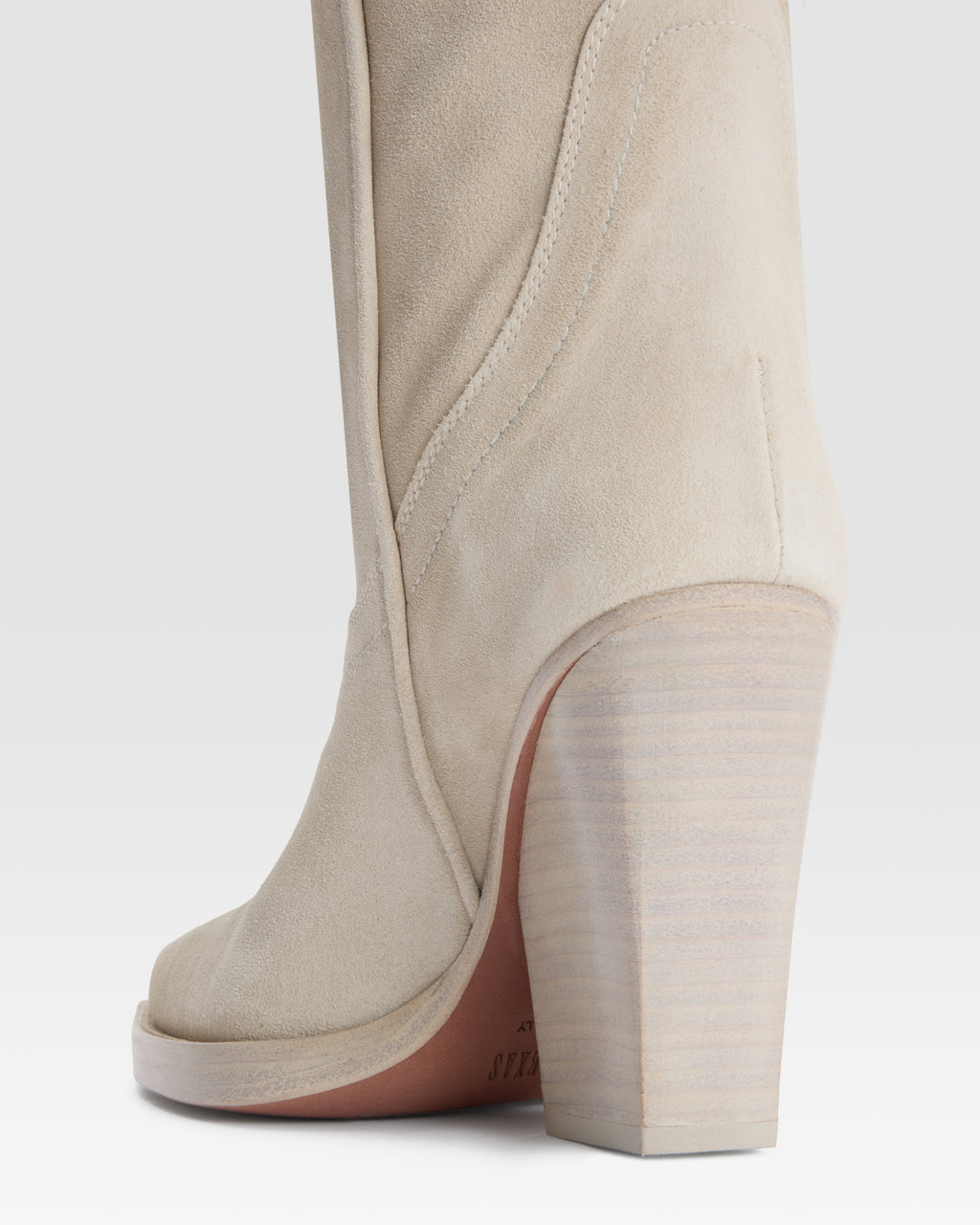 Boots in white velour