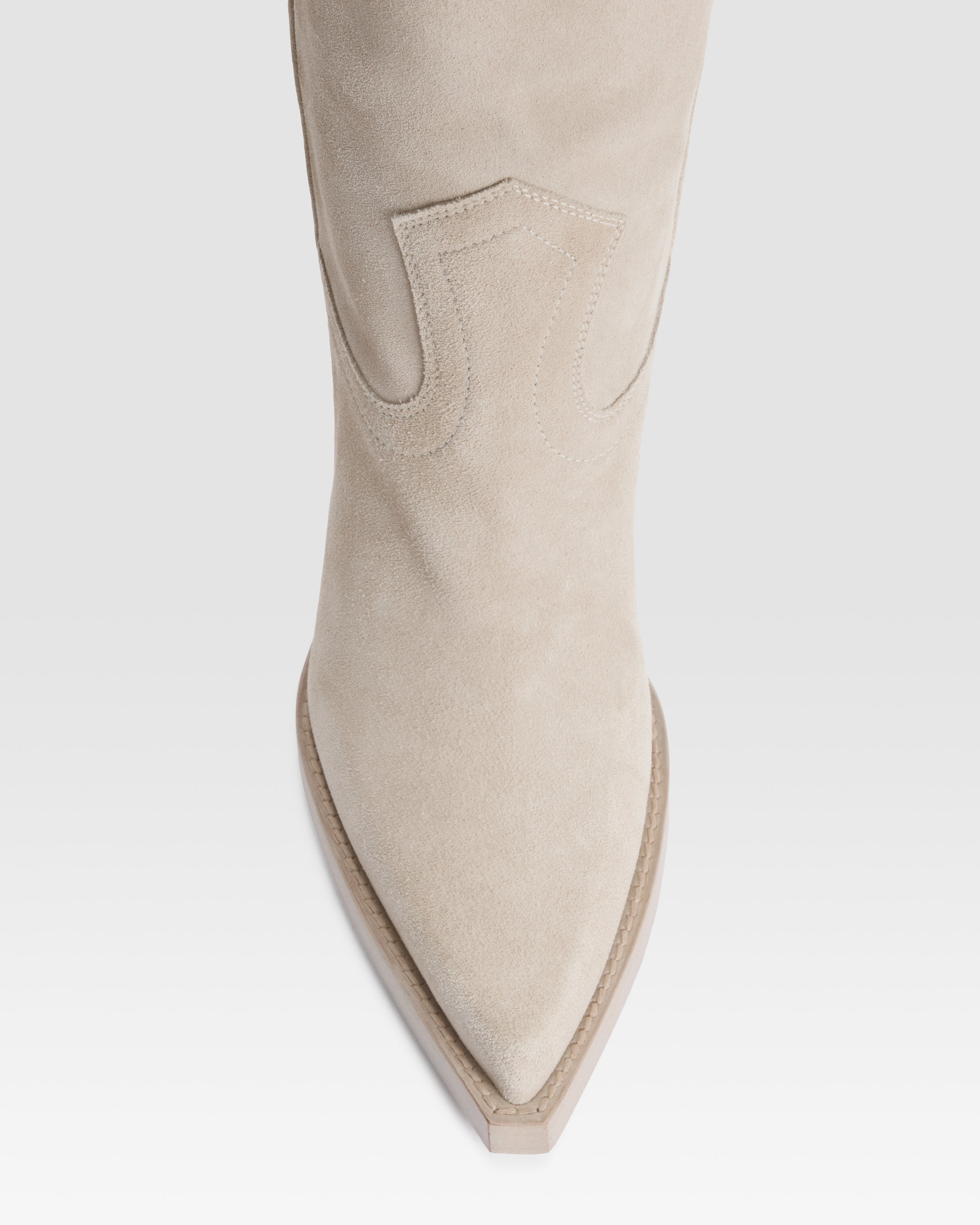 Boots in white velour