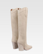 Boots in white velour