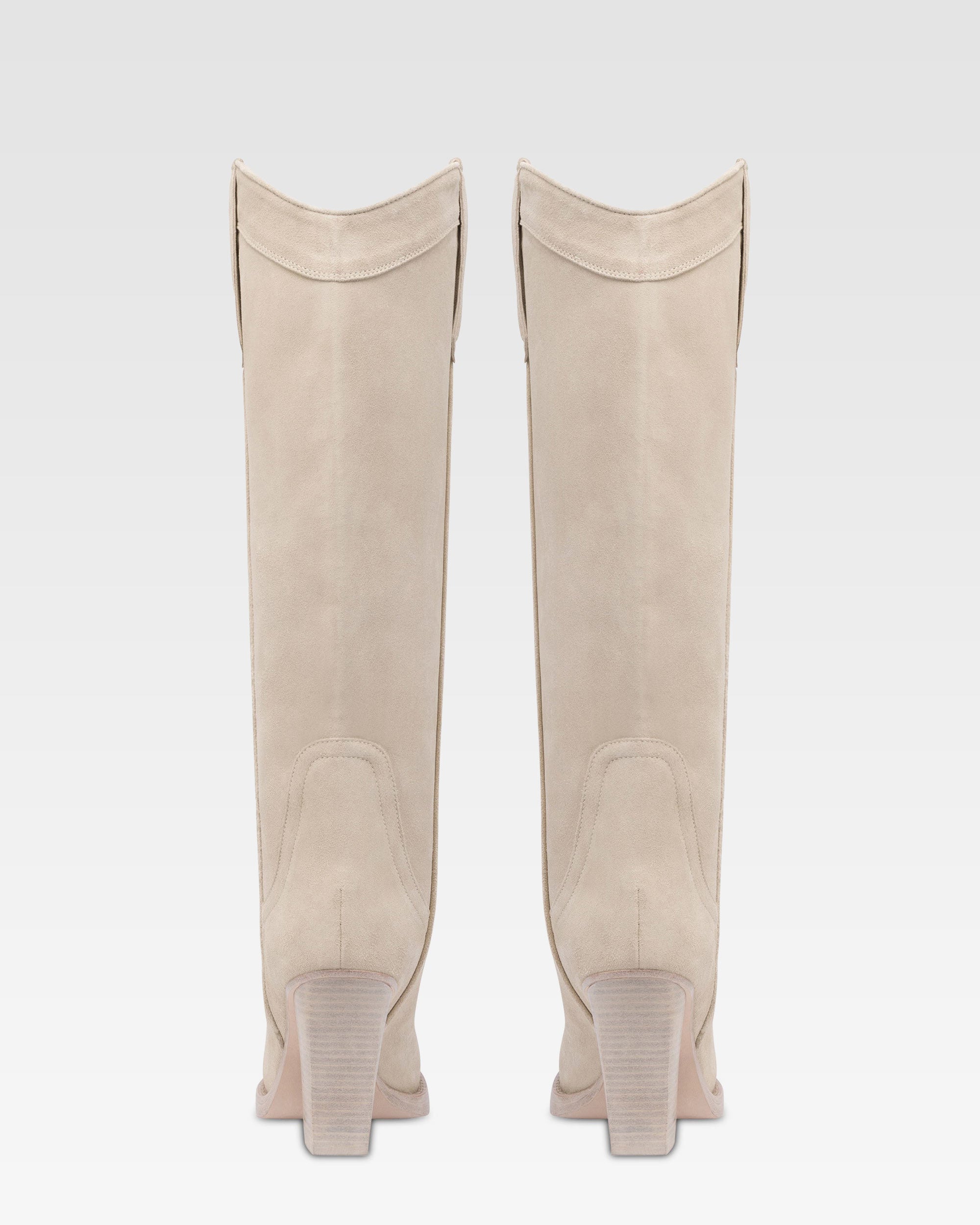 Boots in white velour