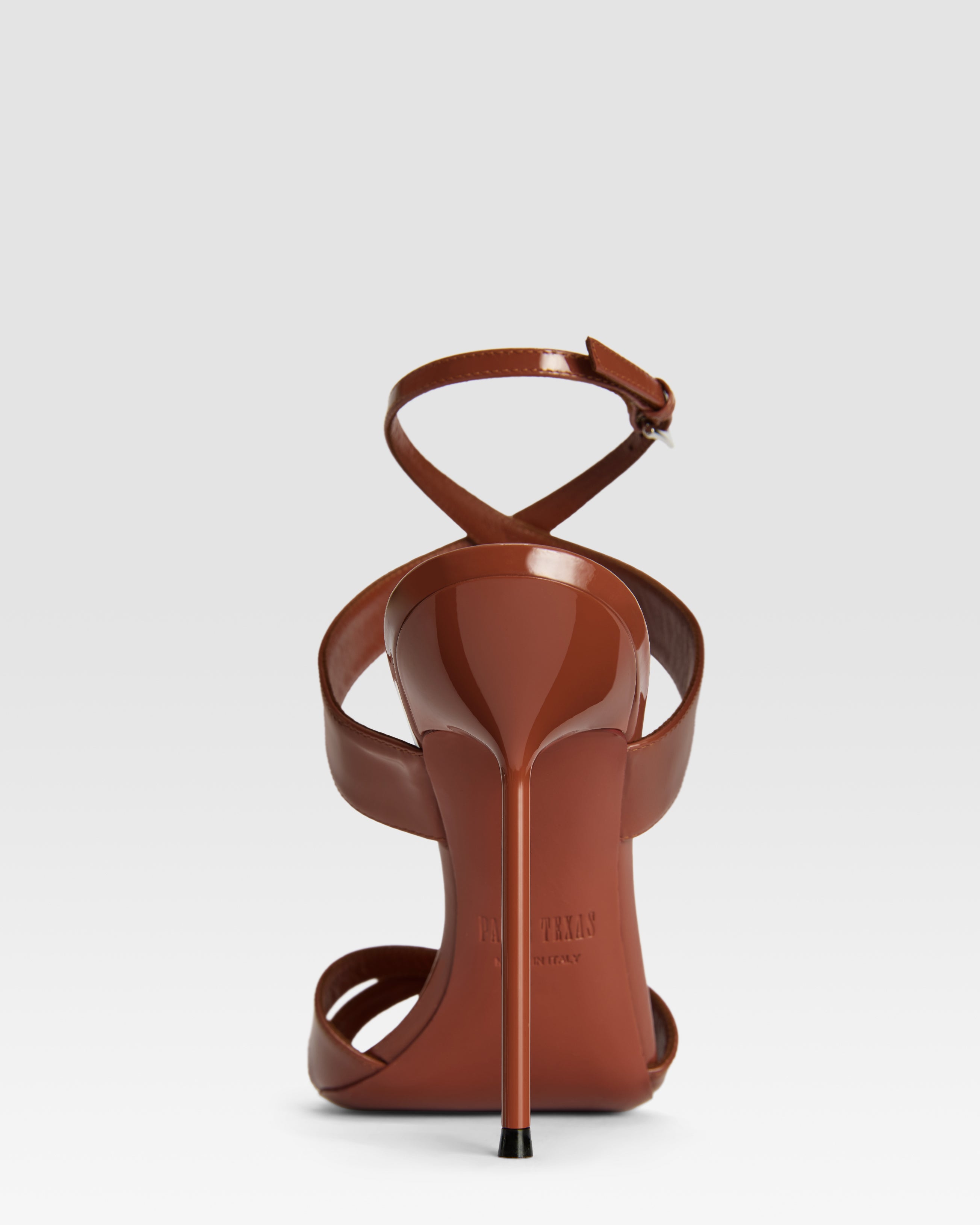 Sandalen aus wustenrosefarbenem Lackleder