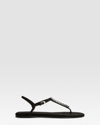 Sandalias planas de crepe saten de color negro y con tachuelas