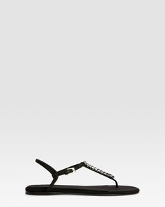 Sandalias planas de crepe saten de color negro y con tachuelas