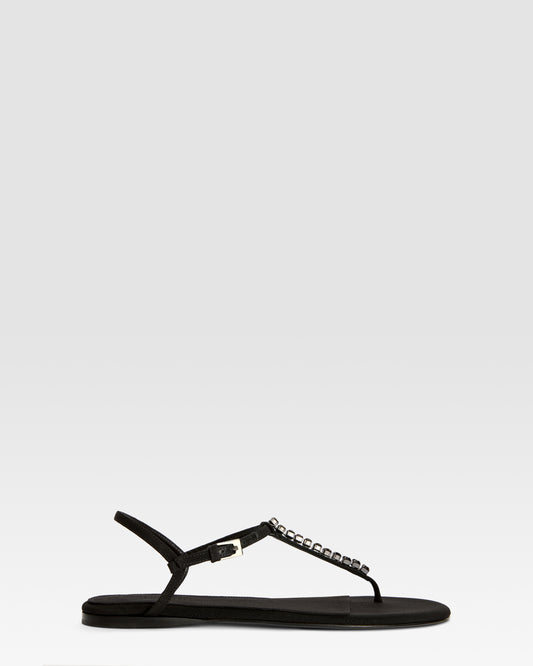 Sandales plates en satin crepe noir avec details cloutes