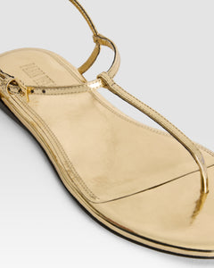 Flache Sandalen aus goldfarbenem Plissee-Leder mit Metallic-Effekt