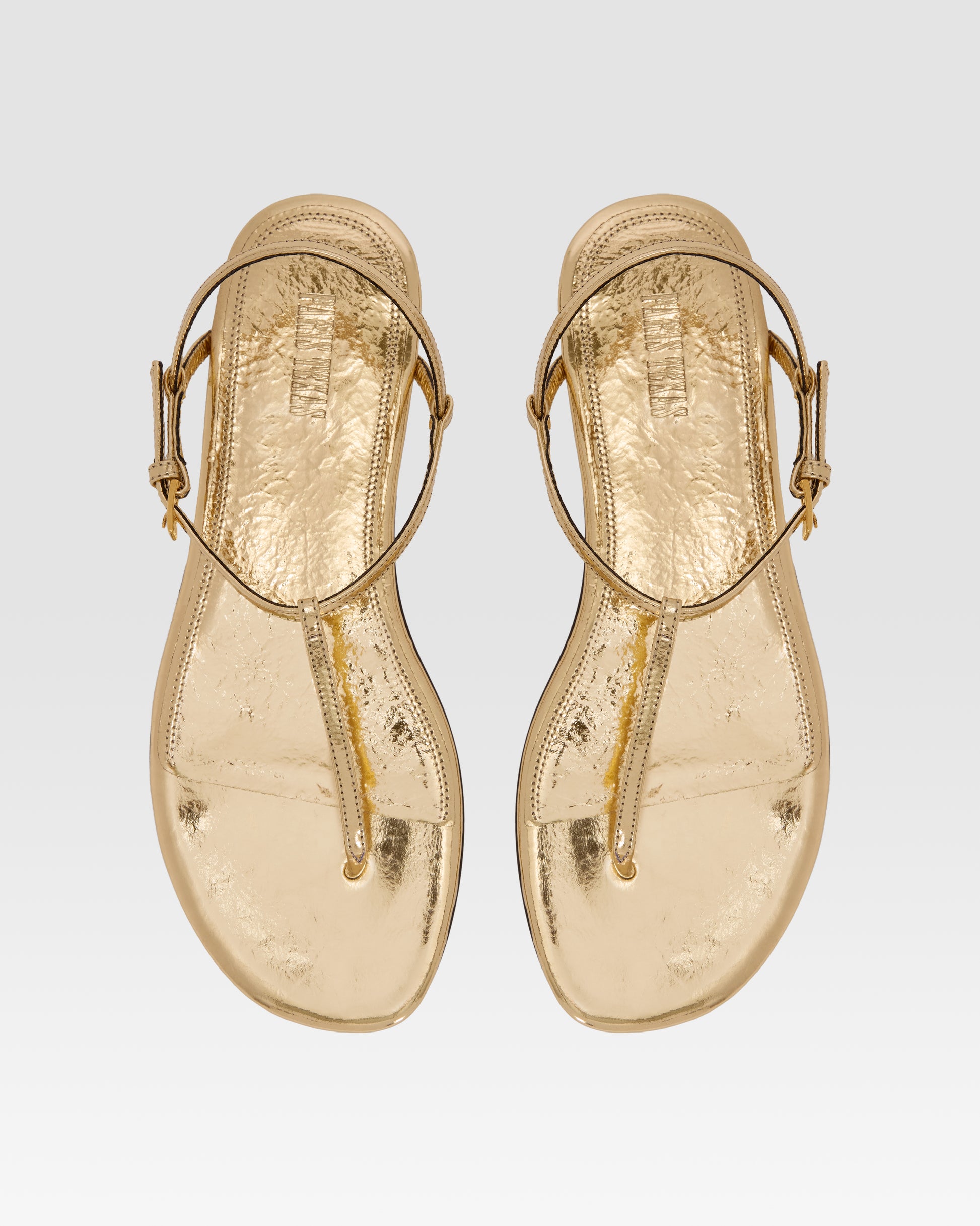 Sandales plates en cuir plisse a effet metallise dore