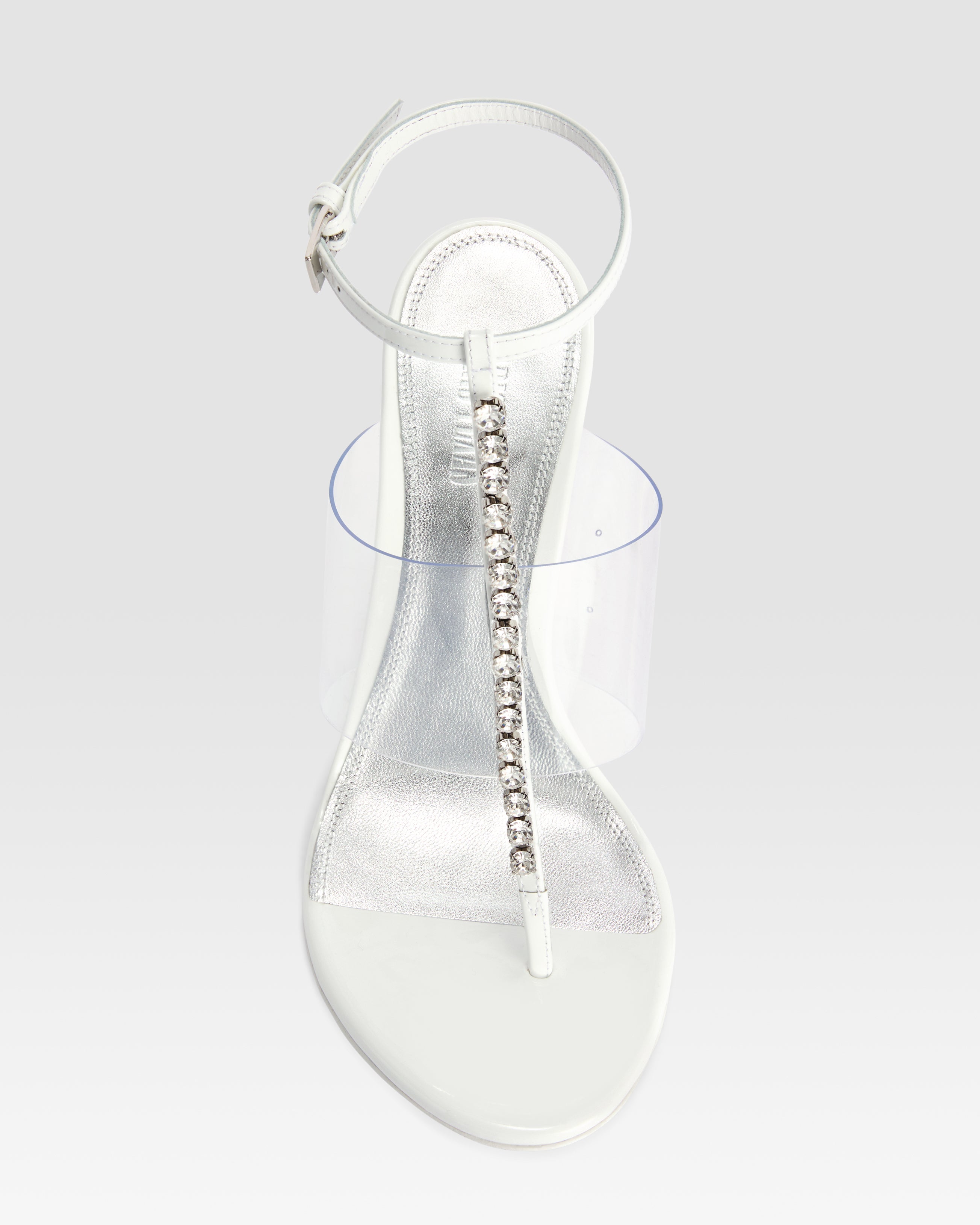 Sandali a T in vernice bianco ottico con castoni ricamati