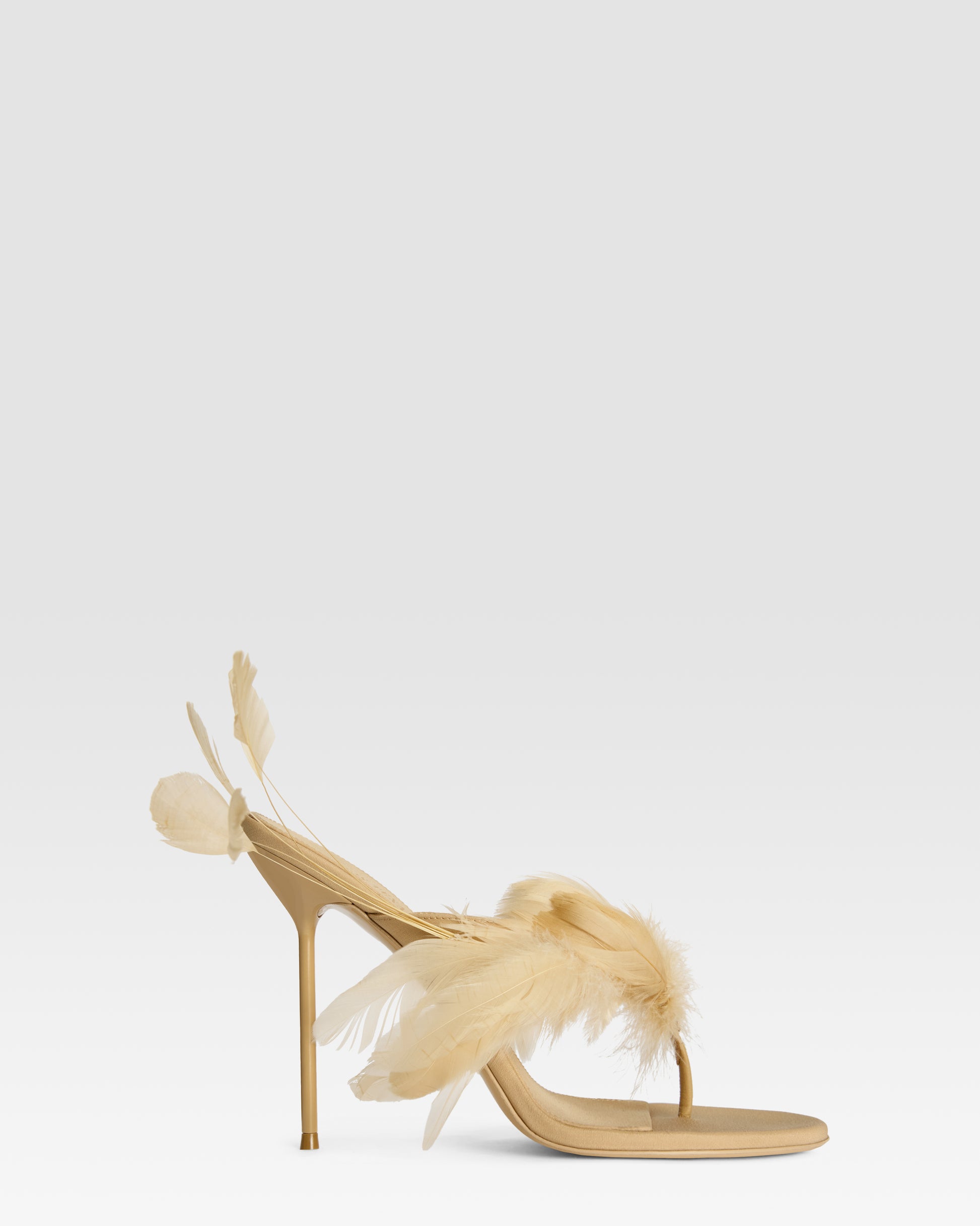 Mules tong en satin crepe couleur miel