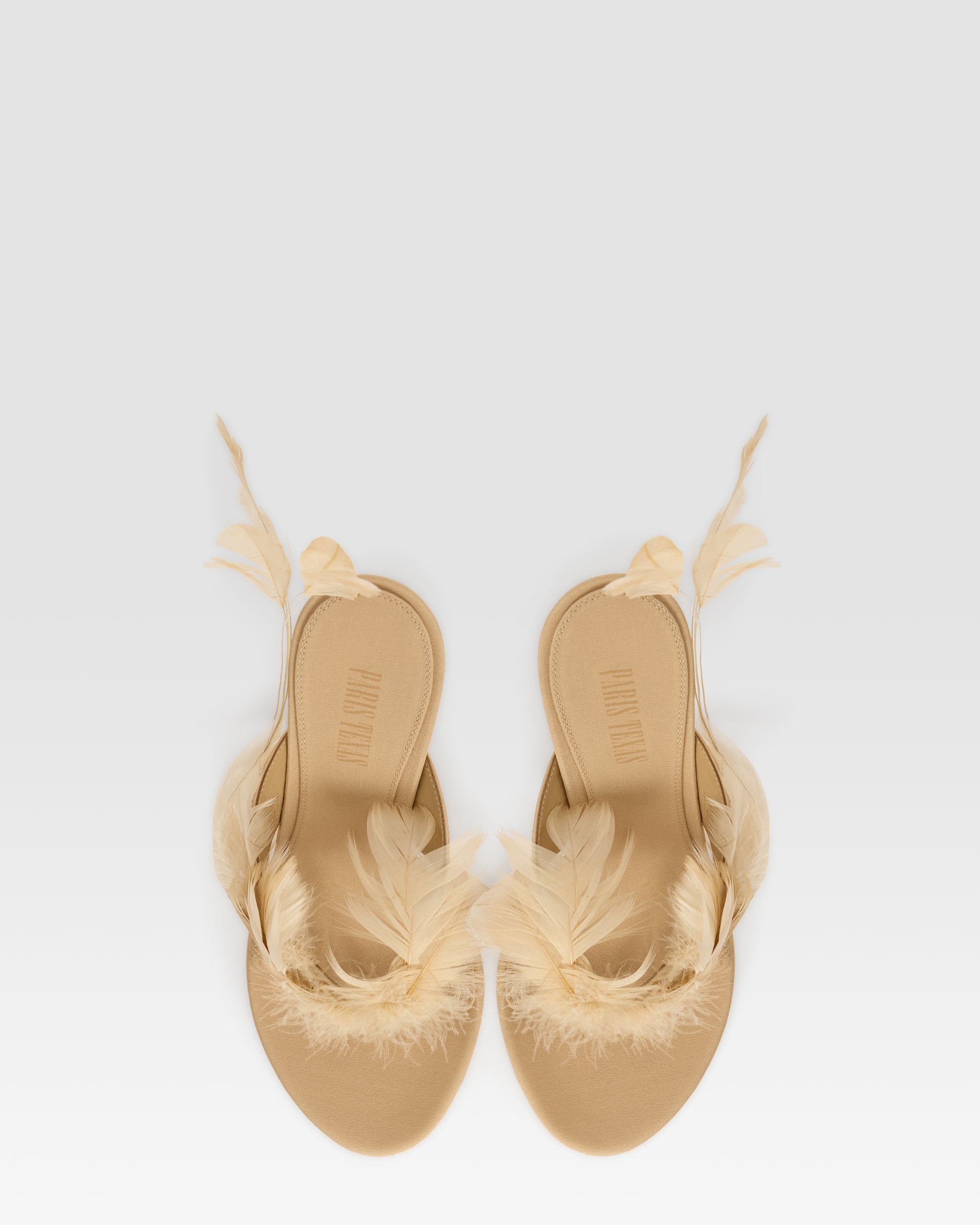 Mules tong en satin crepe couleur miel