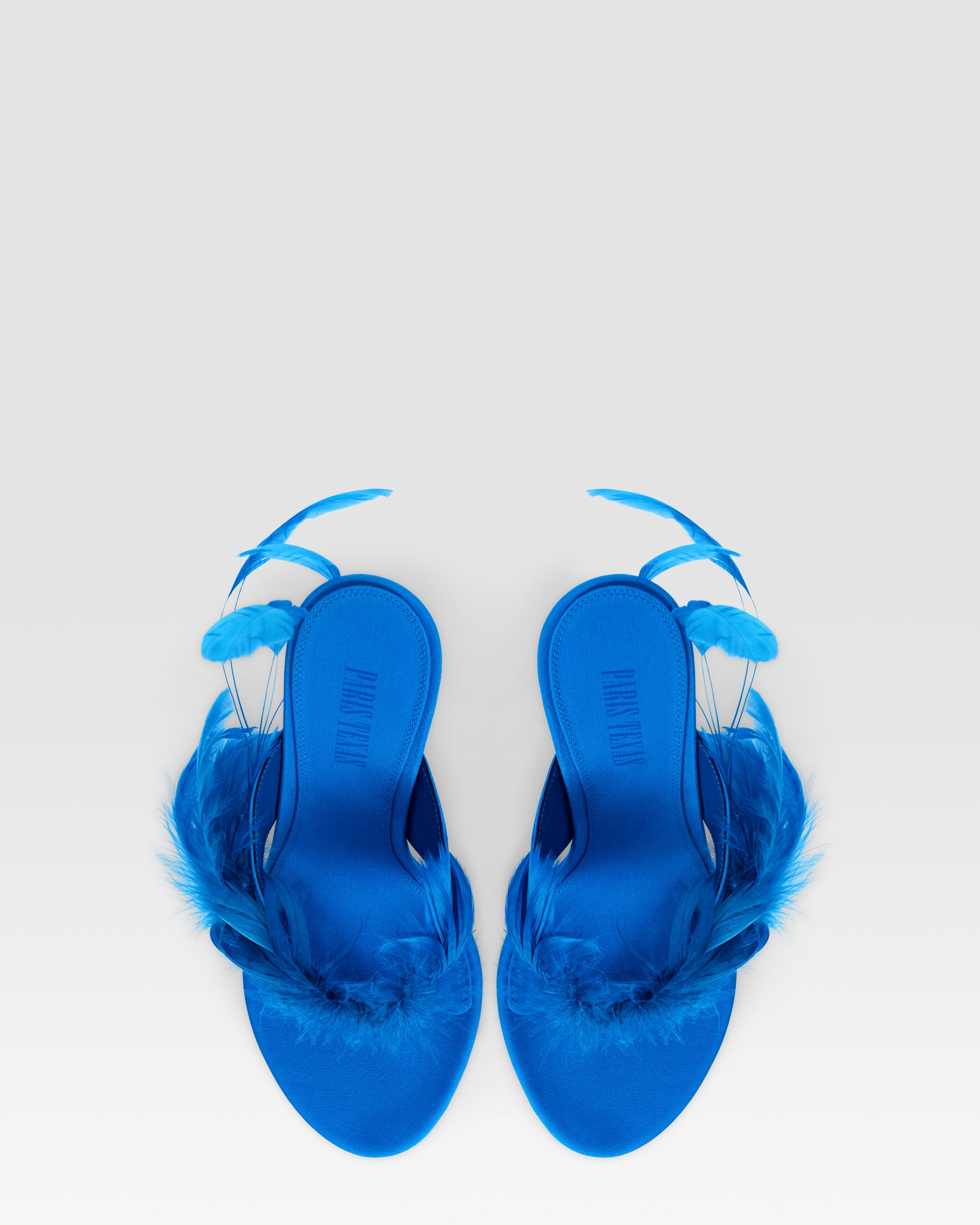Zehensteg-Pantoletten aus turkisfarbenem Crepe Sa-tin