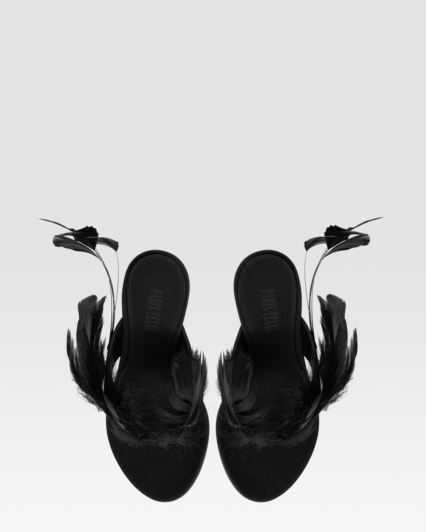 Mules tong en satin crepe noir