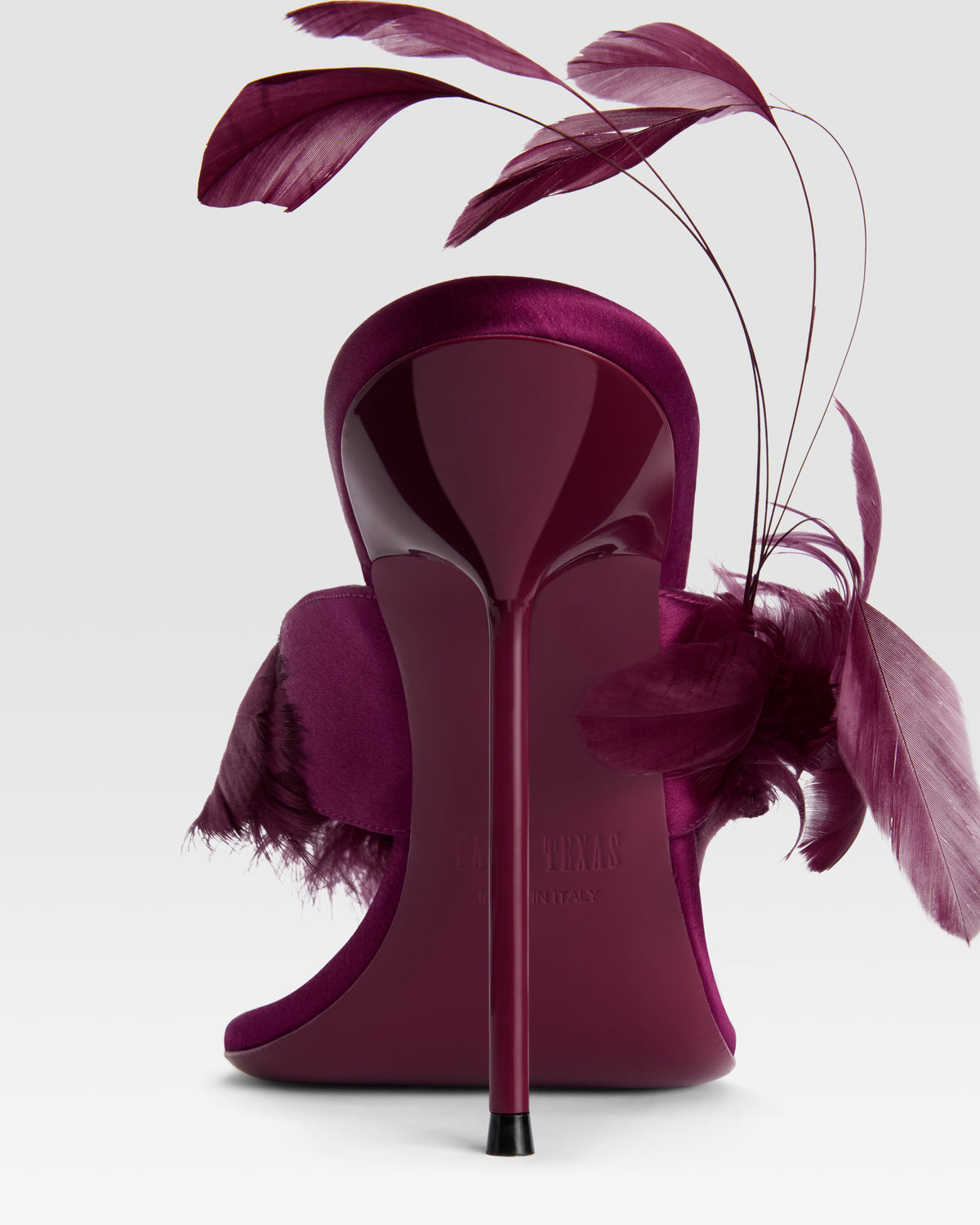 Satin-Mule mit Federn