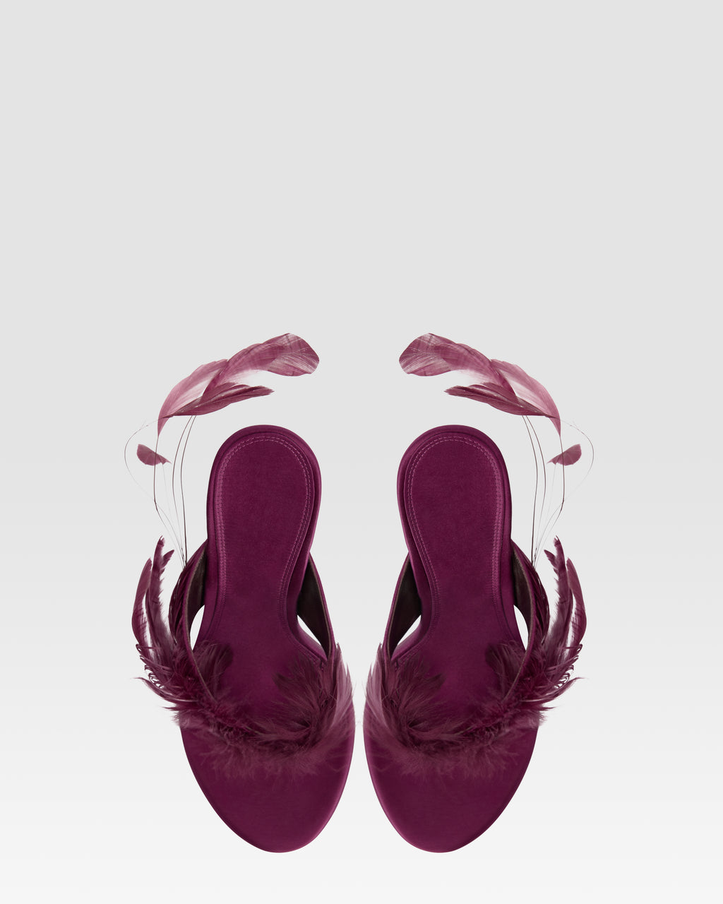 Satin-Mule mit Federn