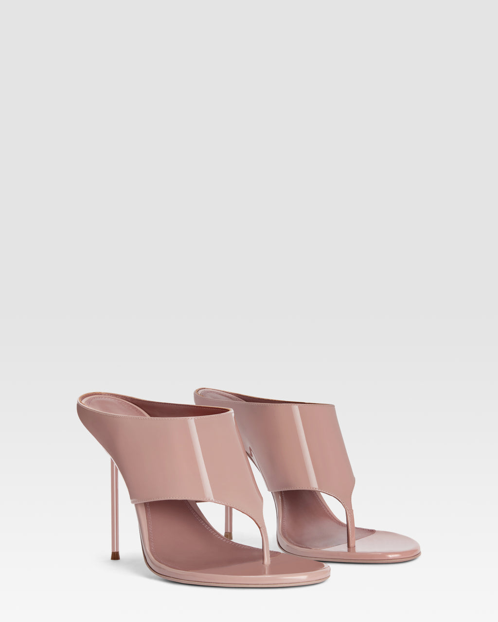 Thong mules in Texas rose patent leather