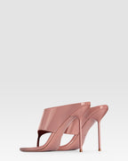 Thong mules in Texas rose patent leather