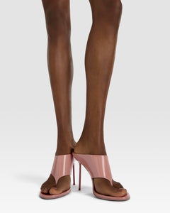 Thong mules in Texas rose patent leather